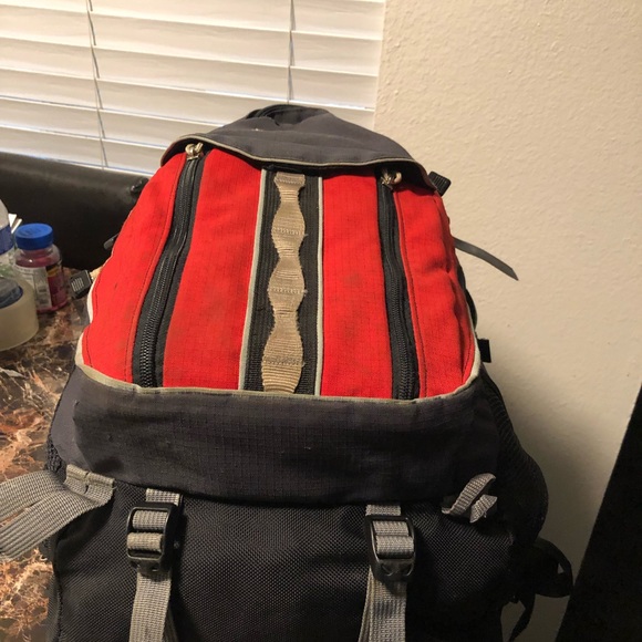 JanSport Polaris 33 Discontinued Red and Black Camping Backpack - Picture 6 of 14